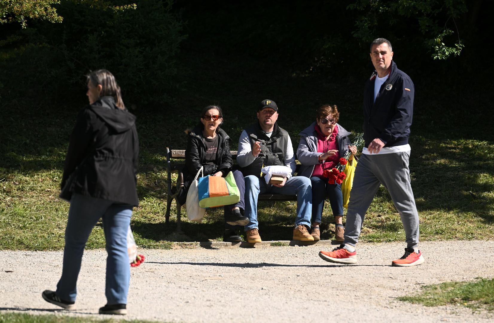 Program se odvija na dvije pozornice cijeli dan, a građanima se besplatno dijeli 35.500 porcija graha s ričetom, kobasicama, špekom i vratinom, 2000 porcija graha s ričetom i junetinom, a mislilo se i na vegetarijance za koje je pripremljeno 2500 porcija graha s ričetom bez mesa.