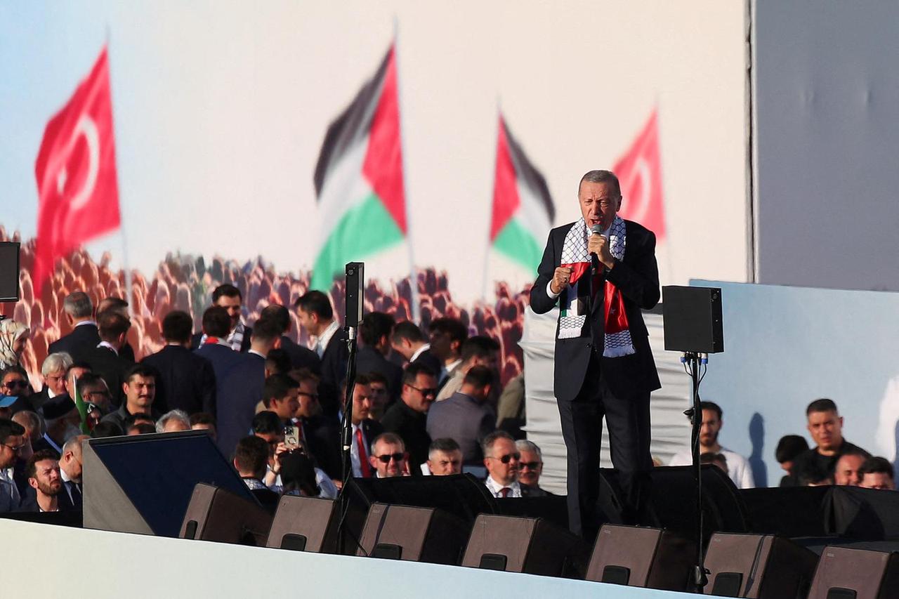 People take part in a Pro-Palestinian rally in Istanbul