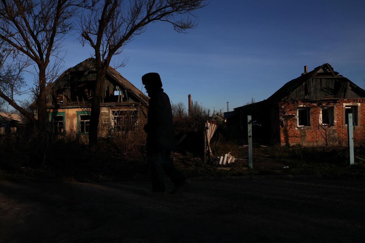 People survive without power and water in a town near the frontline