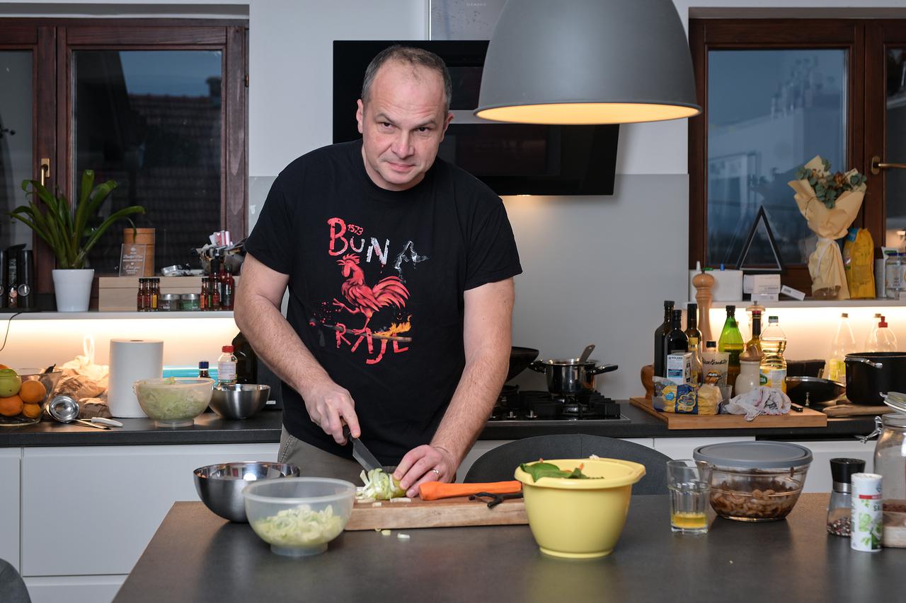 Zabok: Predsjednik SDP-a Siniša Hajdaš Dončić s obitelji