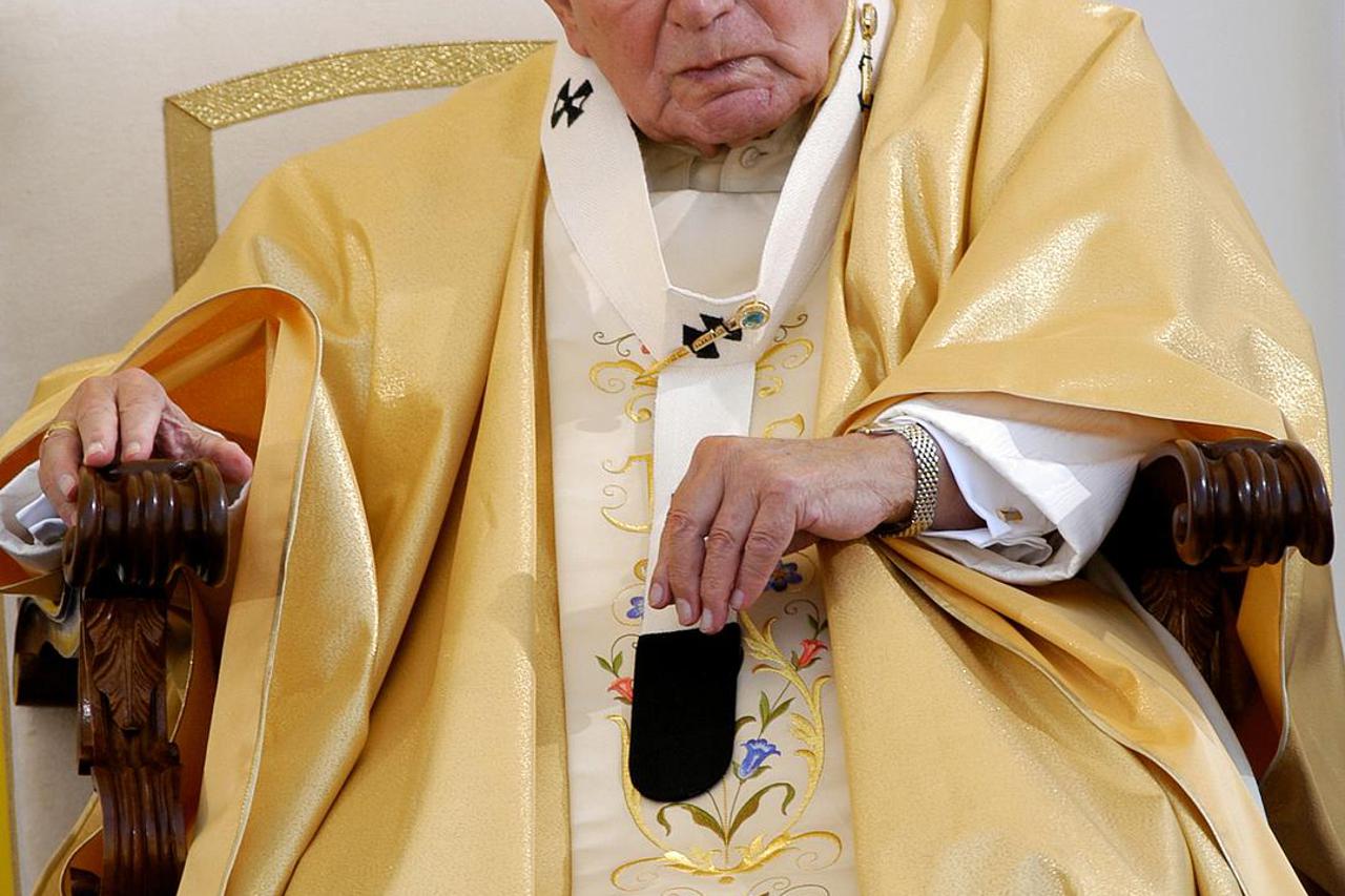 2003. godine Papa Ivan Pavao II tre?i je put posjetio Hrvatsku, 2. dio 