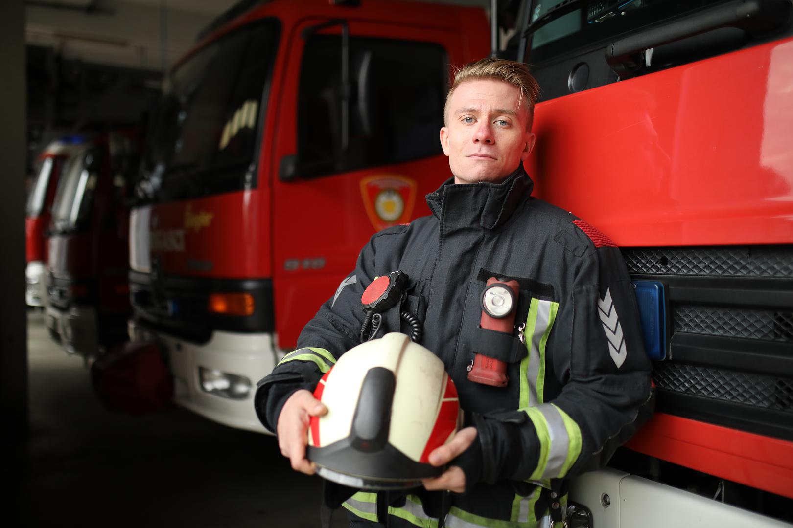 – Kada sam došao nisam znao hrvatski i bio sam malo usamljeni klinac. Nisam imao baš neku zabavu osim videoigara, Spider-Mana i svega što ima veze s tim likom. Moj cilj je bio da tijekom korone malo razveselim djecu, da im izmamim osmijeh na lice, da im poručim da se ne boje biti drugačiji od drugih. I uspio sam. Sad već nekoliko godina veselim klince, idem po bolnicama, radim na puno humanitarki i to me čini istinski sretnim – kaže Max.
