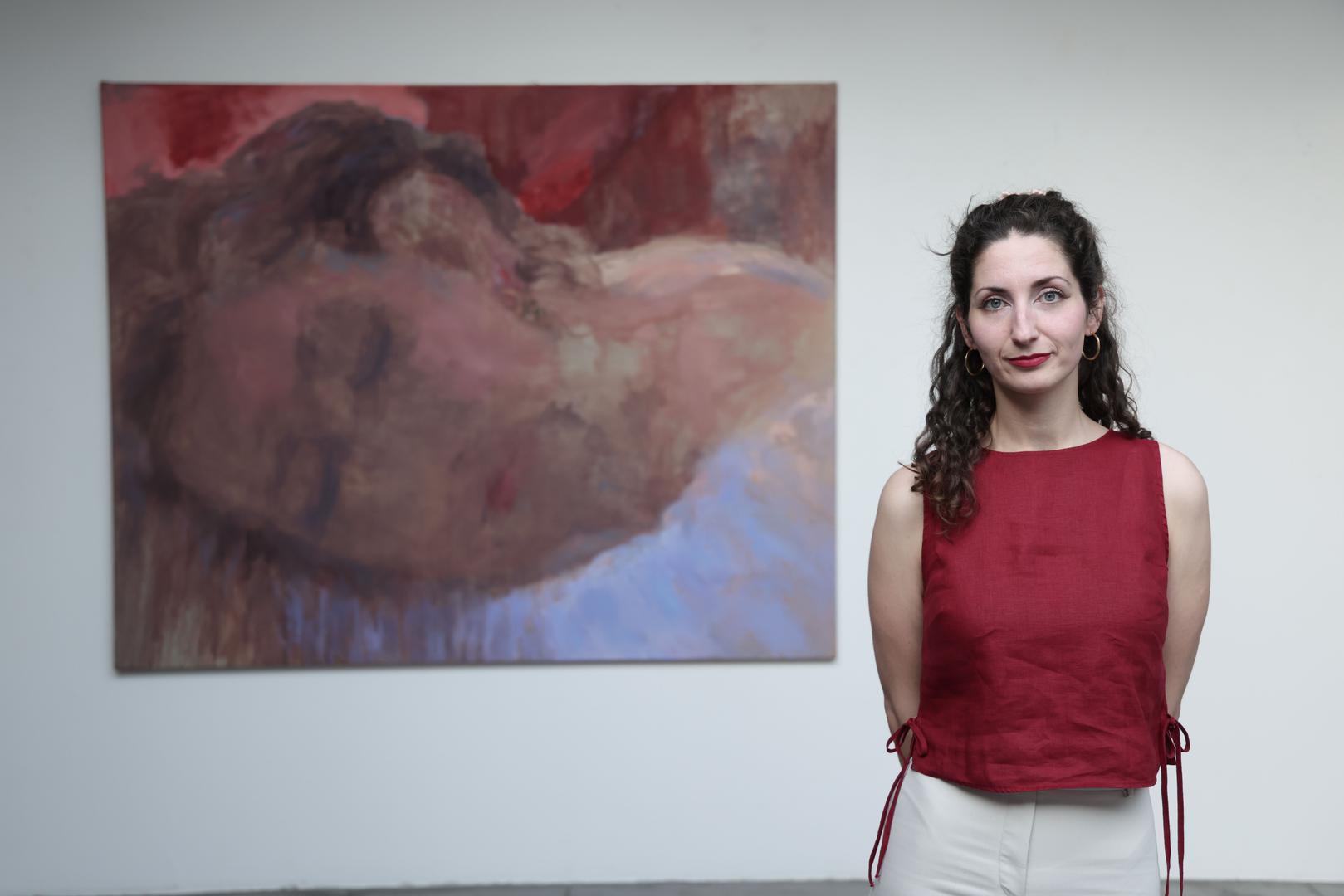 U Galeriji Kranjčar otvorena je izložba Monike Sinković. Svoj slikarski ciklus kojim se predstavlja objedinila je indikativnim naslovom 'Nešto poput sna'. Radi se o slikama mahom figurativne provenijencije, na kojima će kao osnovni motivi u praviludominirati različiti ljudski likovi