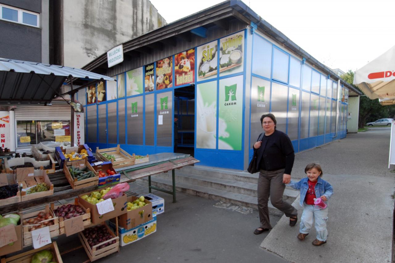 '04.10.2010. Cakovec, Mjesto na Cakoveckoj trznici gdje se prodaju mlijecni proizvodi Photo: Marko Jurinec/PIXSELL'