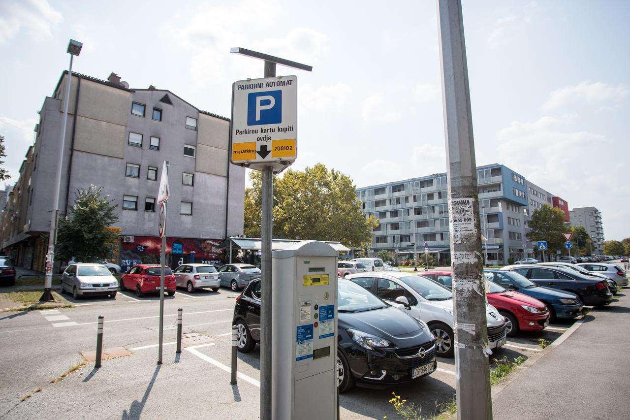 Novopostavljeni parkirni automati u Središću