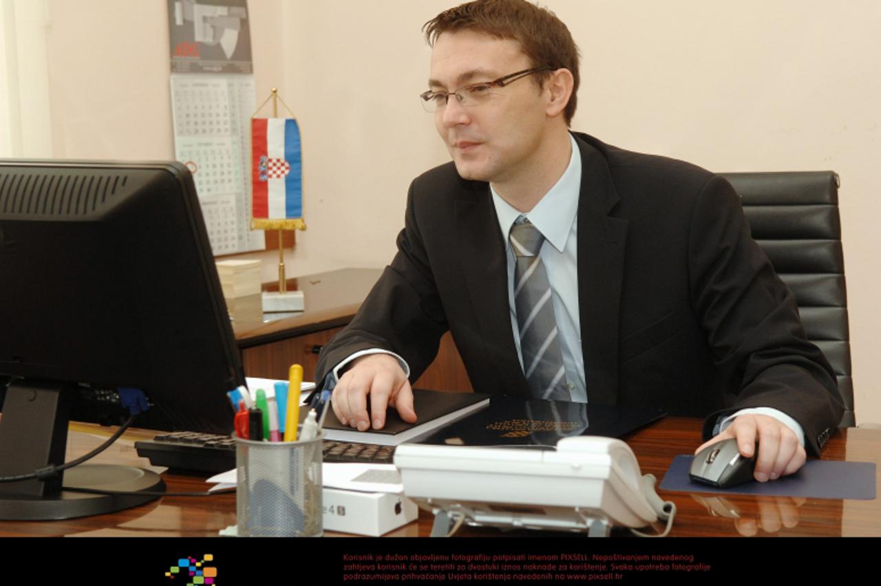'SPECIJAL OBZOR 04.01.2012.,  Zagreb - Arsen Bauk, ministar uprave. Photo: Davor Visnjic/PIXSELL'