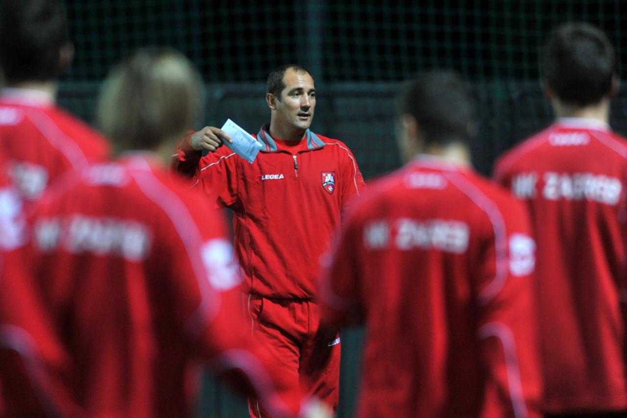 'sport......zagreb.....14.09.2009.  veslacka ulica - zagrebelo, nogometni kamp nk zagreb, trening, igor stimac novi trener / prvi trening otkako je stimac preuzeo klupu nk zagreba /  photo: Marko Luku