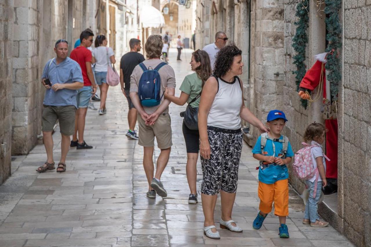 Dubrovnik: Iako u manjem broju, turisti obilaze grad