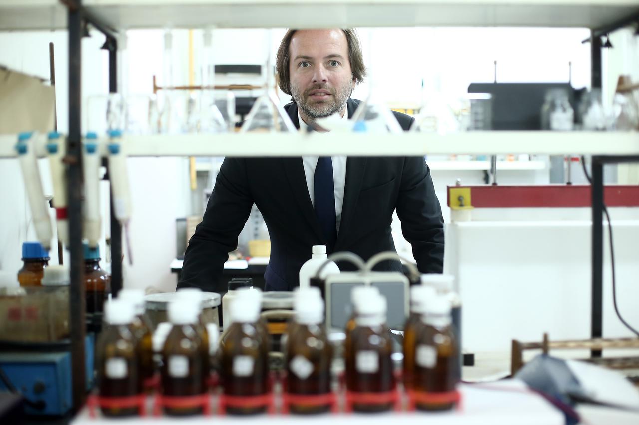 07.04.2016., Zagreb - Fakultet kemijskog inÂ?zenjerstva i tehnologije na celu s profesorom Mladenom Bolancom osnovao je tvrtku koja se bavi obradom vode za pice i otpadnih voda.  Photo: Sanjin Strukic/PIXSELL