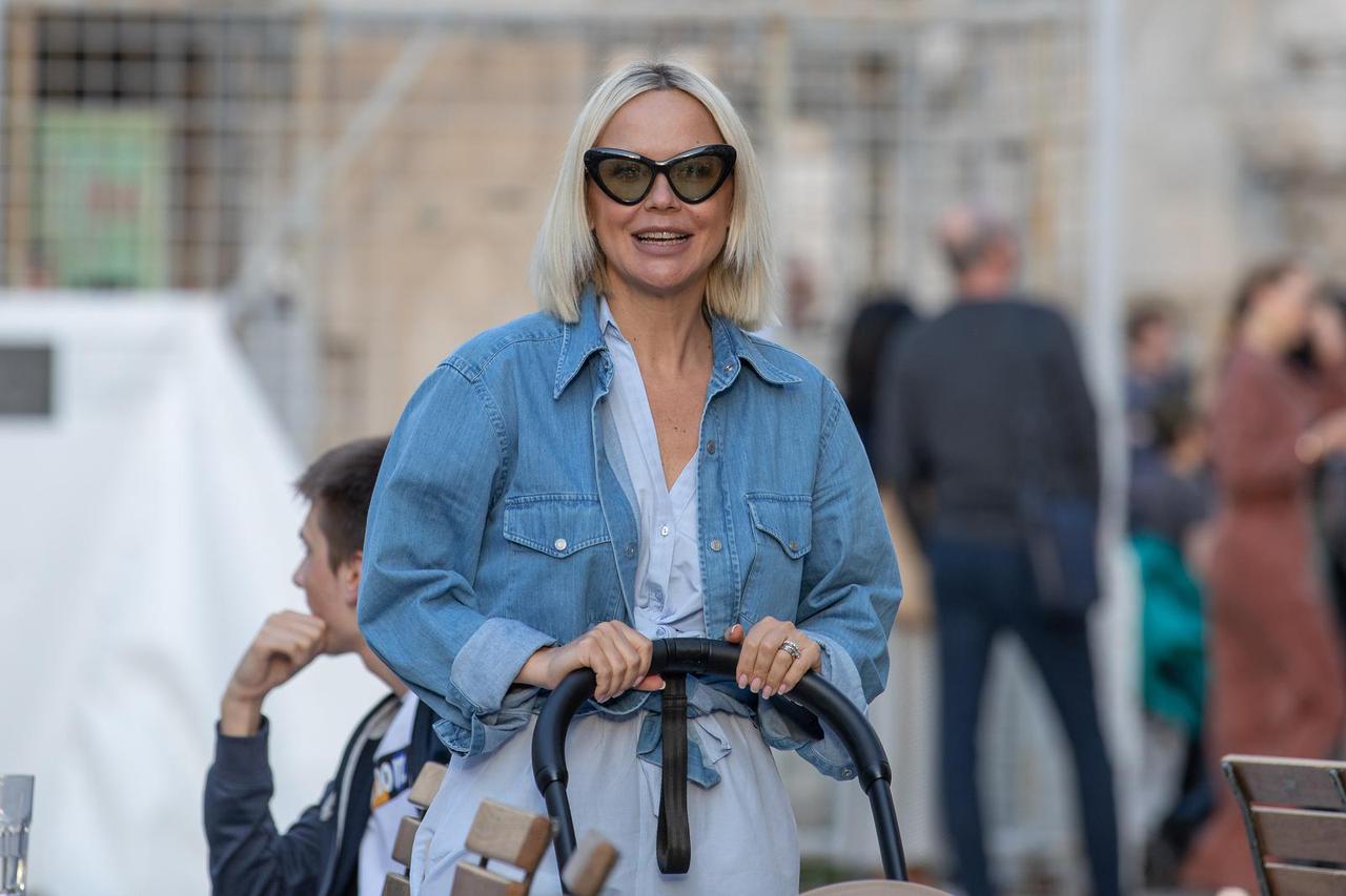 Dubrovnik: Maja Šuput sa suprugom i sinom u šetnji po Stradunu 