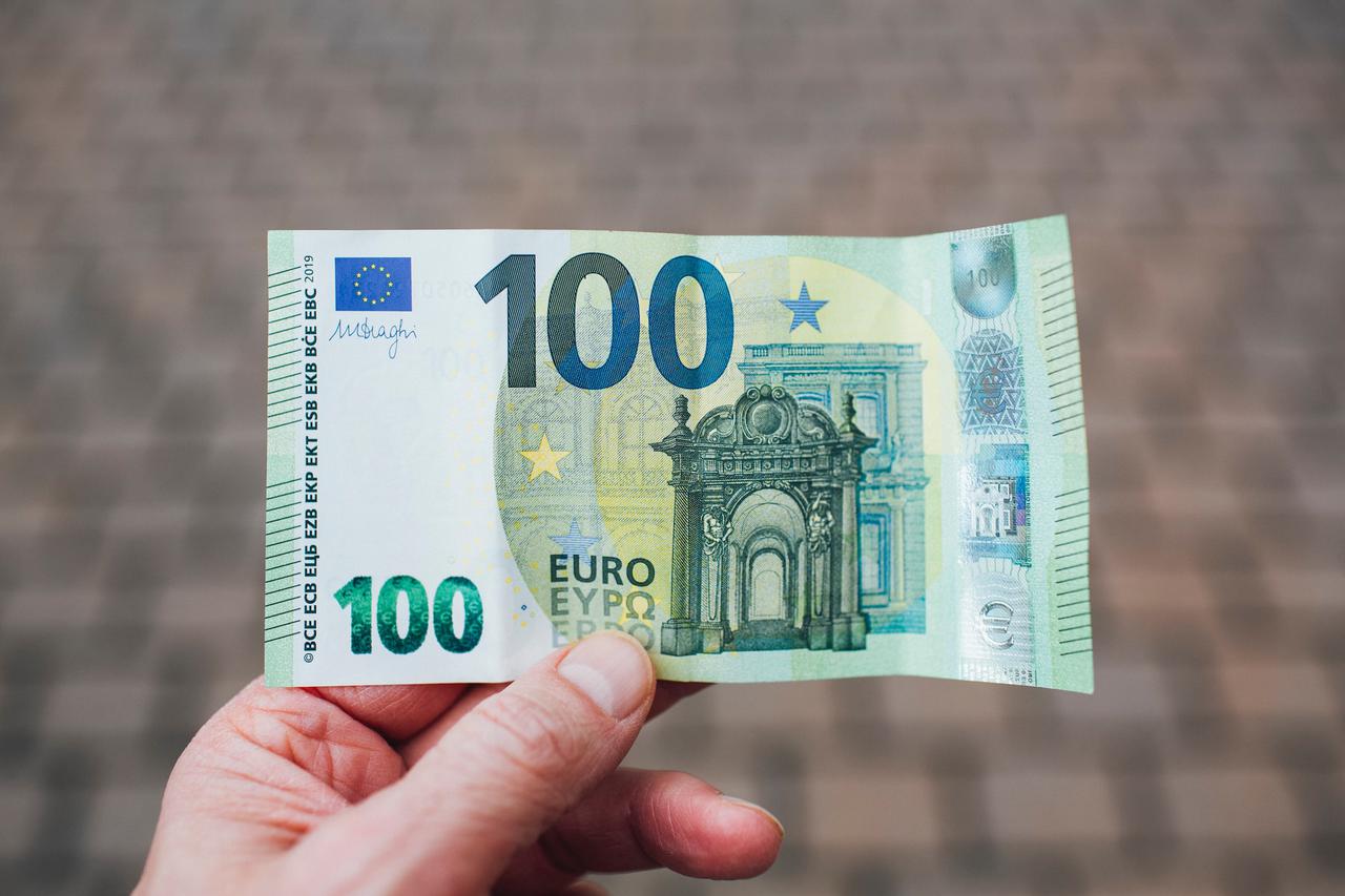 100 eura
