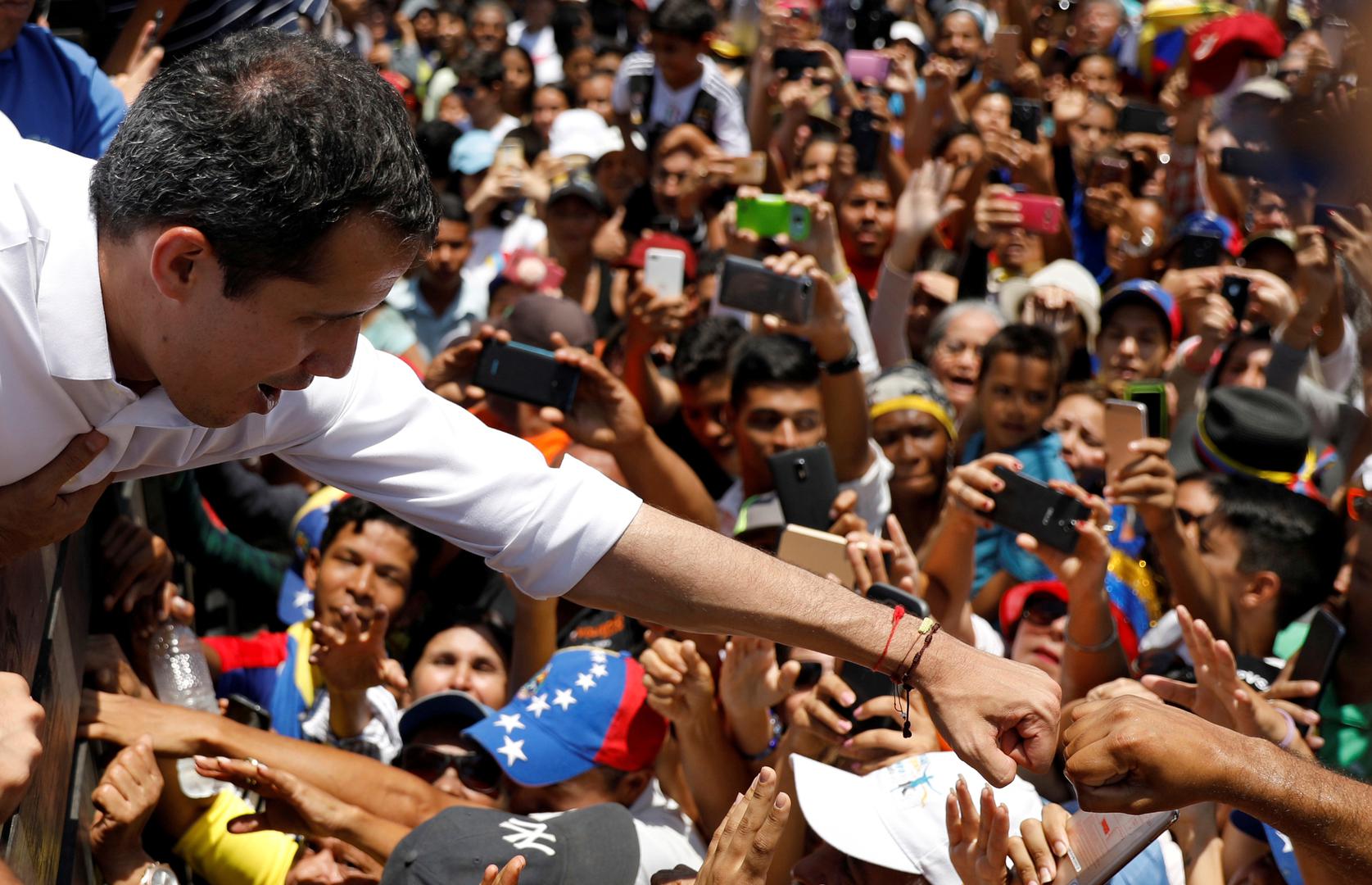 predsjednik parlamenta Venezuele glavni je protivnik Nicolasa Madura, a proglasio se privremenim predsjednikom države prije nekoliko tjedana