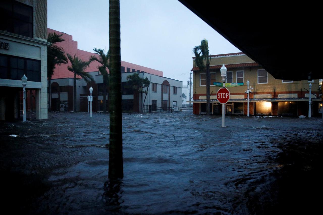 Hurricane Ian makes landfall in southwestern Florida