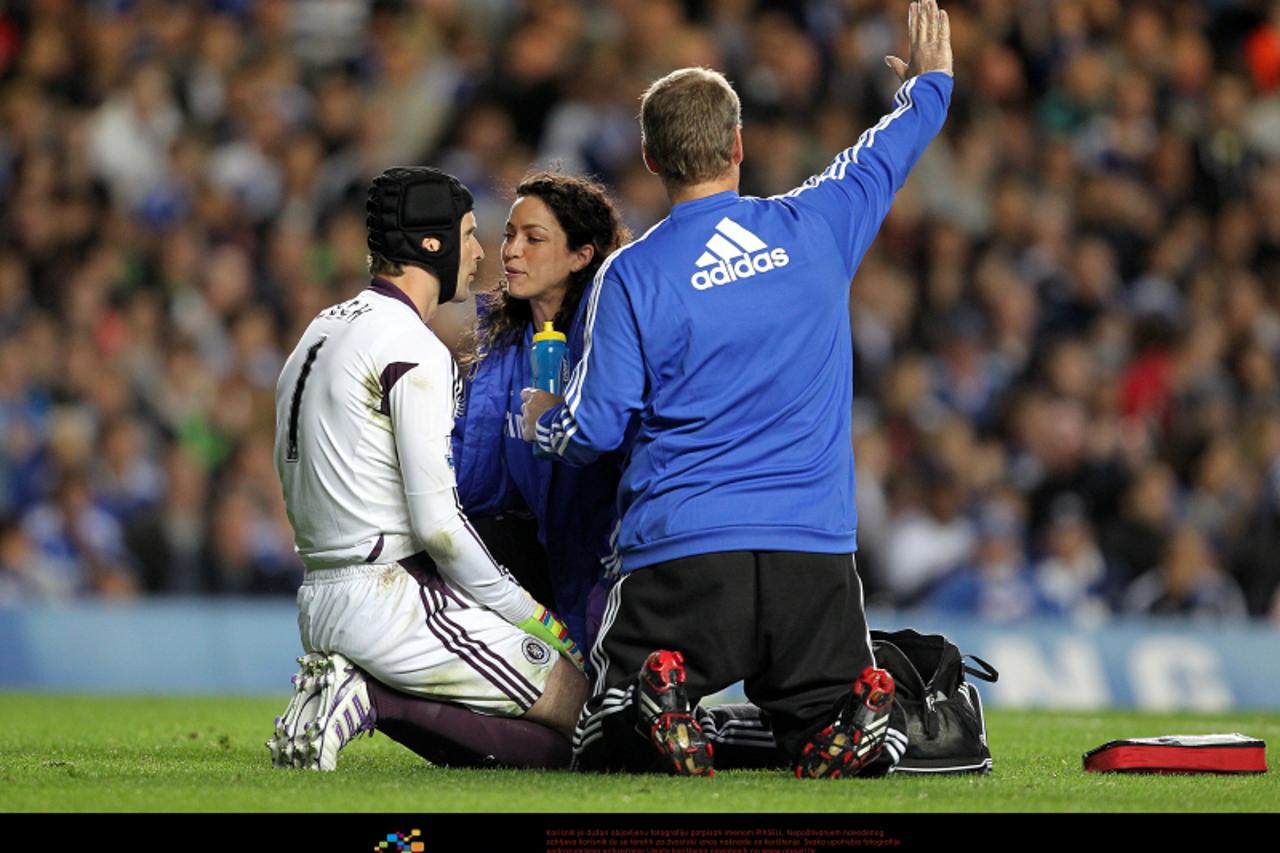 'Chelsea goalkeeper Petr Cech receives treatment for an injury towards the end of the half Photo: Press Association/Pixsell'