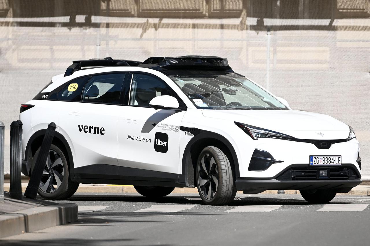 Robo Taxi Verne vlasnika Mate Rimca na gradskim ulicama