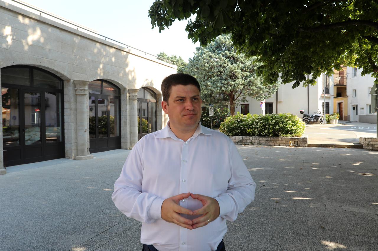 Novi Vinodolski: Oleg Butković glasao na unutarnjim izborima HDZ-a