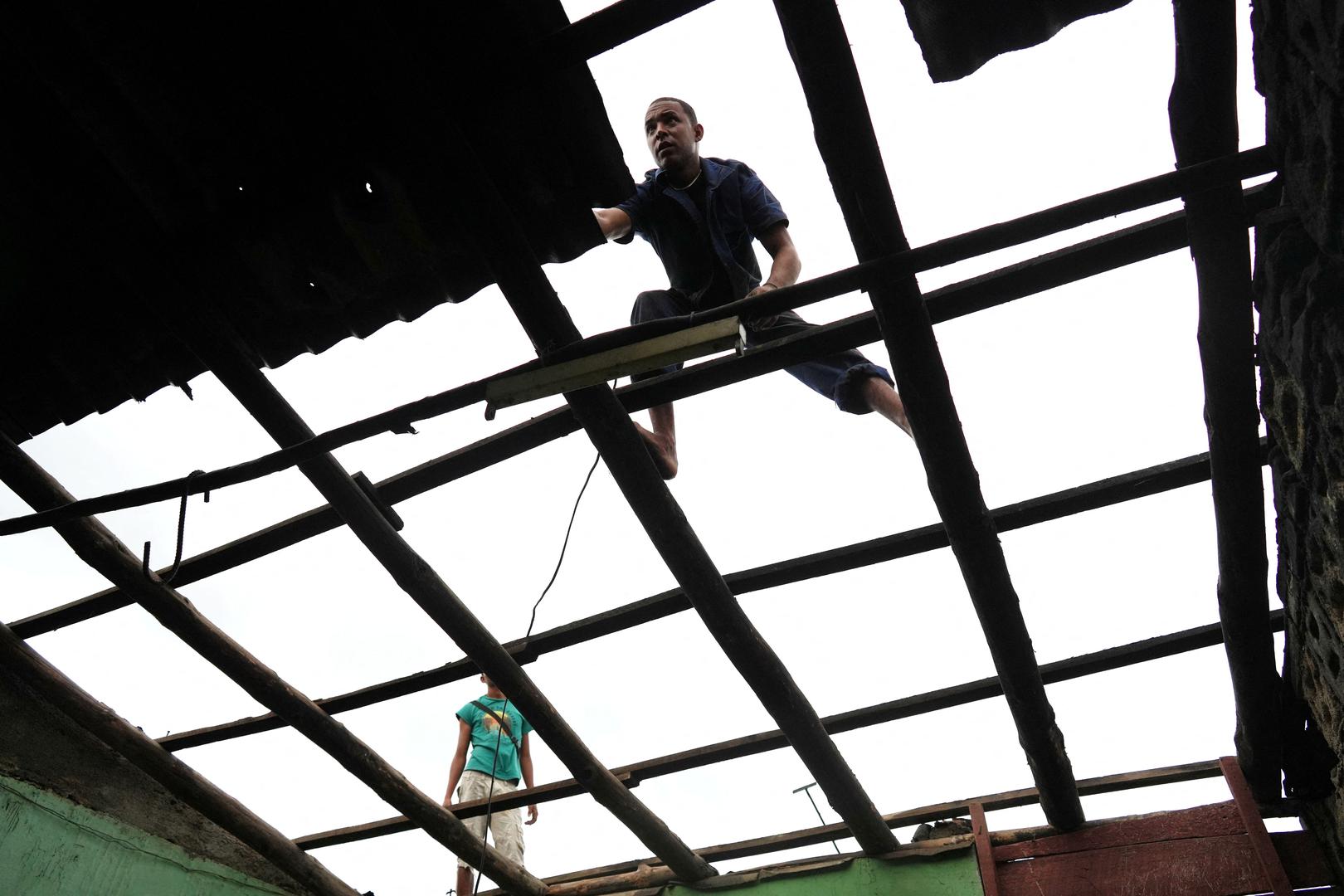 Iznimno snažan uragan Melissa kreće se prema Kubi nakon što je u utorak pogodio Jamajku, opravdajući činjenicu da je to najsnažnija oluja s kojom se ta otočna zemlja ikad suočila.