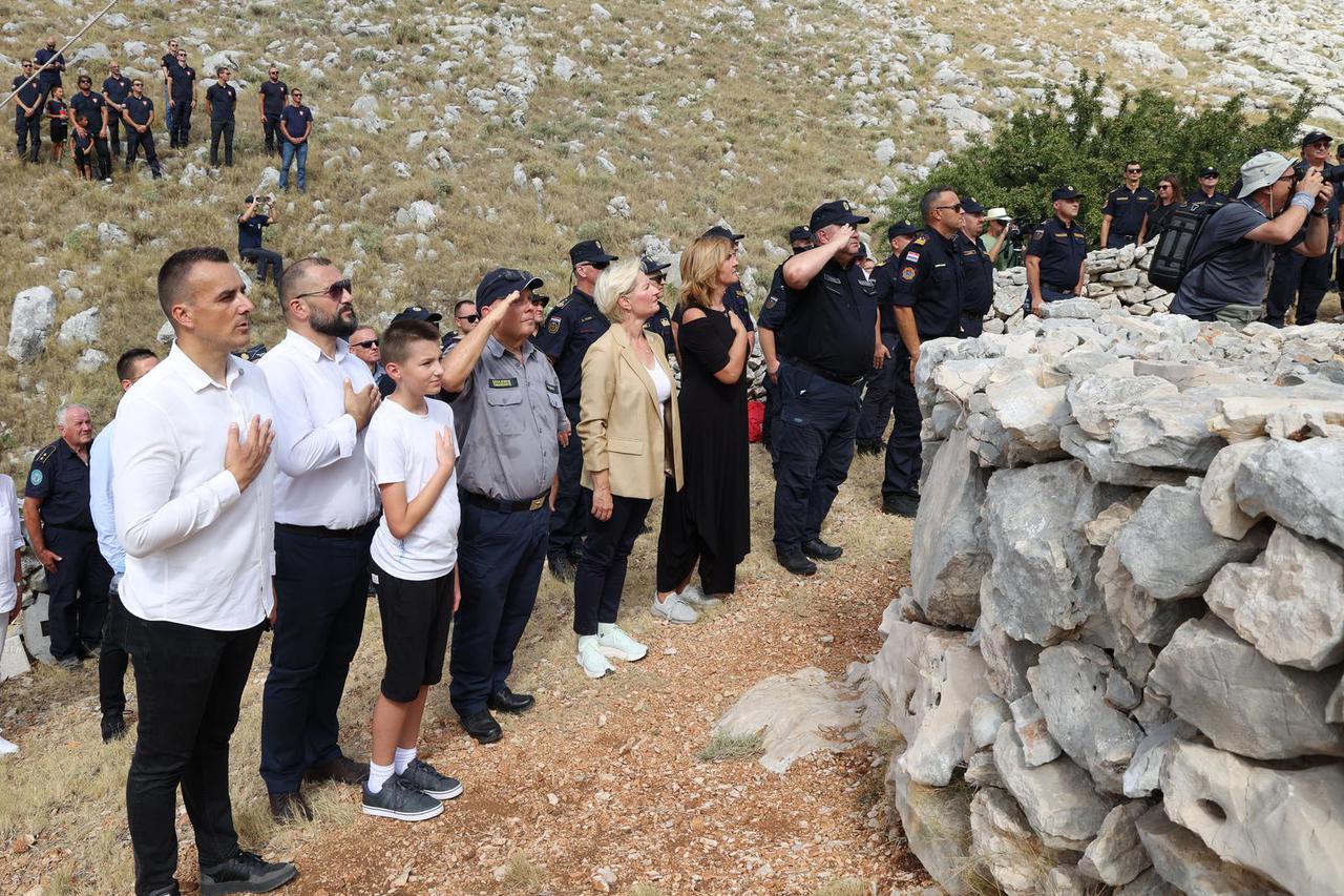 Šibenik:Na Kornatima obilježena 19. godišnjica tragedije u kojoj je poginulo 12 vatrogasaca