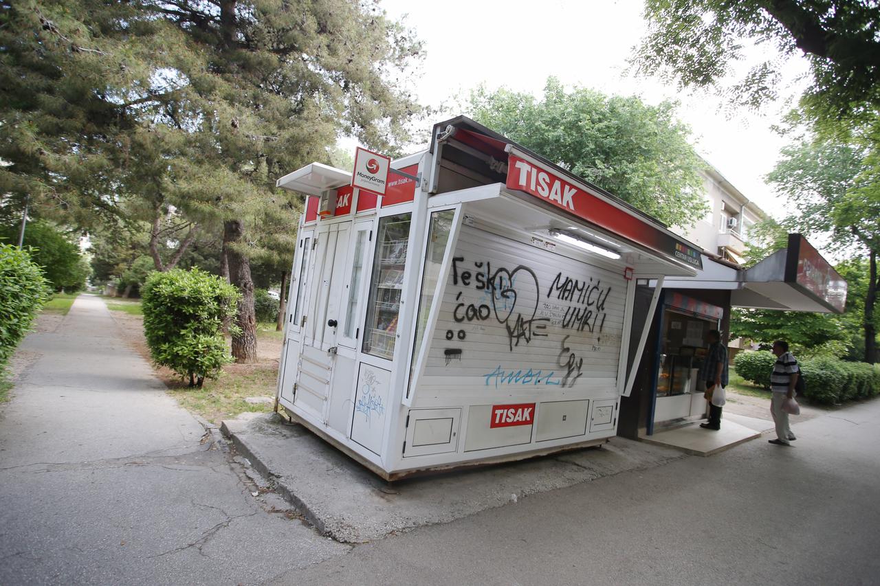 Nakon okršaja s provalnicima kioska ozlijeđena su četiri policajca
