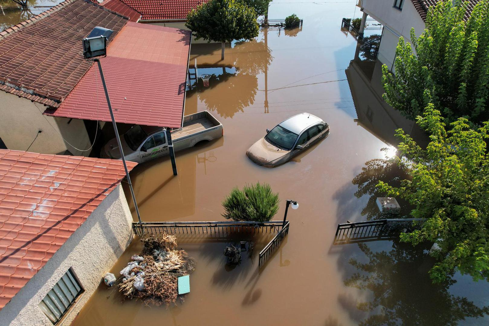 Cars are submerged in a flooded area, in the aftermath of Storm Daniel, in Megala Kalyvia, Greece, September 9, 2023. REUTERS/Giannis Floulis Photo: GIANNIS FLOULIS/REUTERS