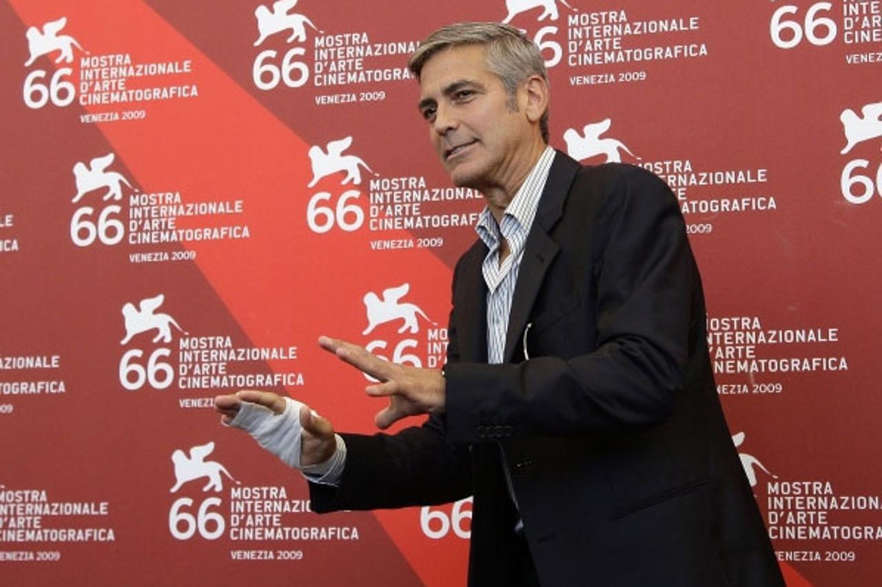 Clooney na presici