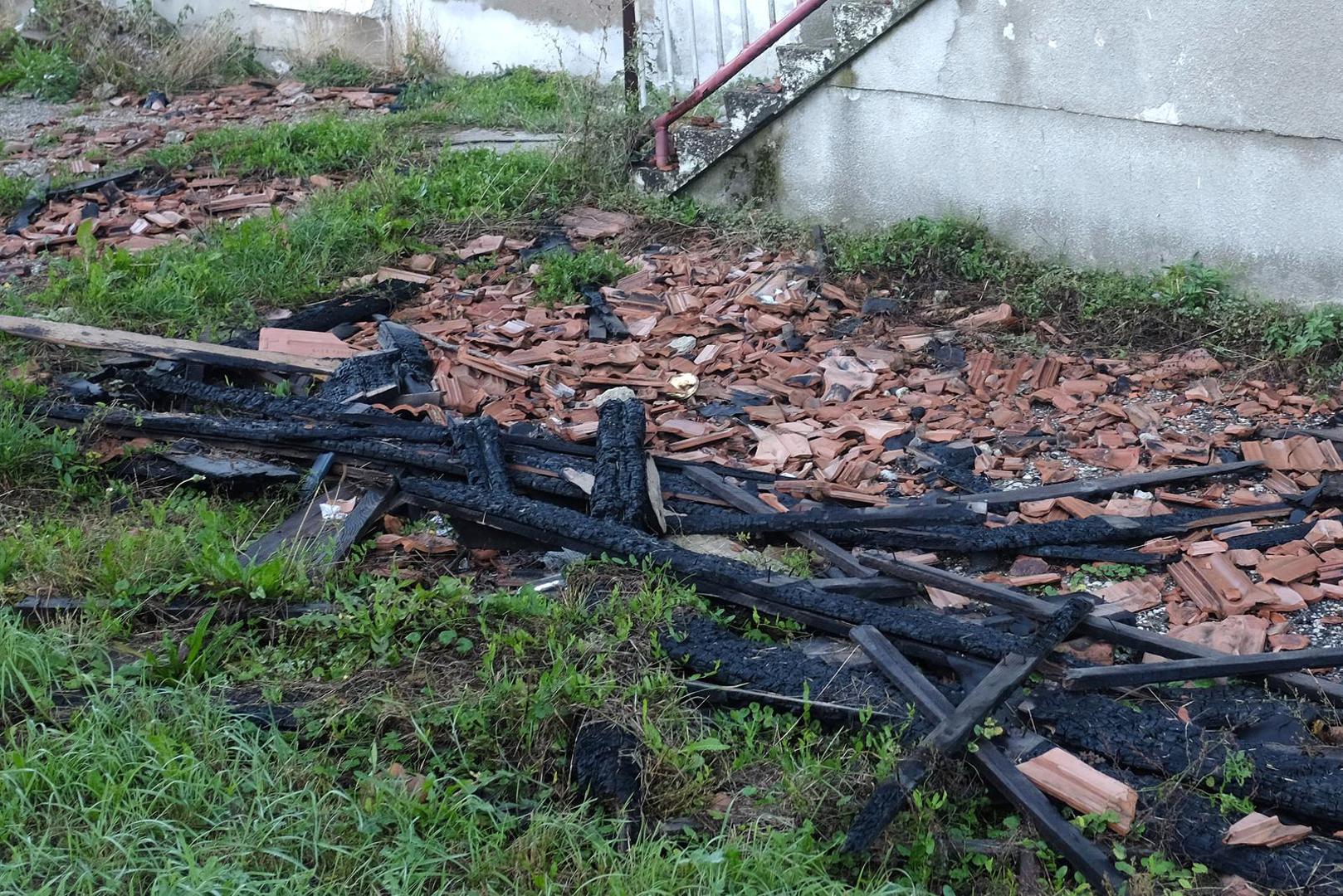 Od tada nisu raščišćeni niti ostaci vatrene stihije, 
