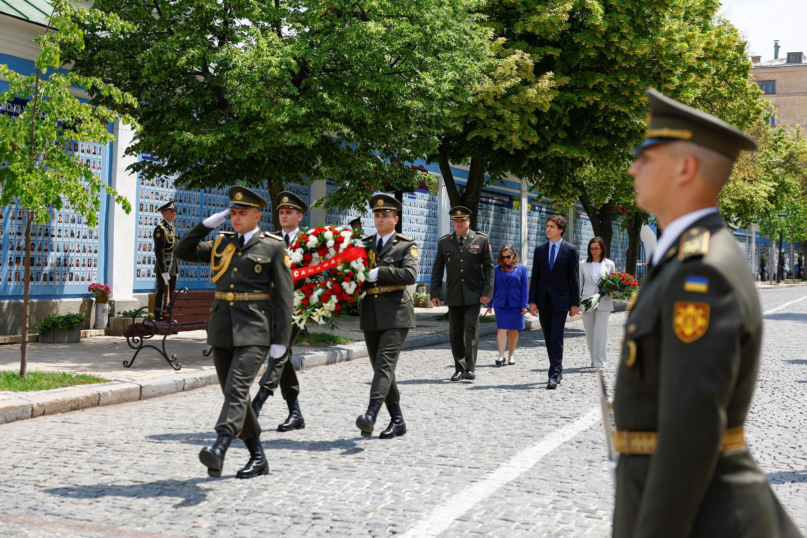 Canadian Prime Minister Justin Trudeau visits the Wall of Remembrance to pay tribute to killed Ukrainian soldiers, amid Russia's attack on Ukraine, in Kyiv, Ukraine June 10, 2023. REUTERS/Valentyn Ogirenko/Pool Photo: VALENTYN OGIRENKO/REUTERS