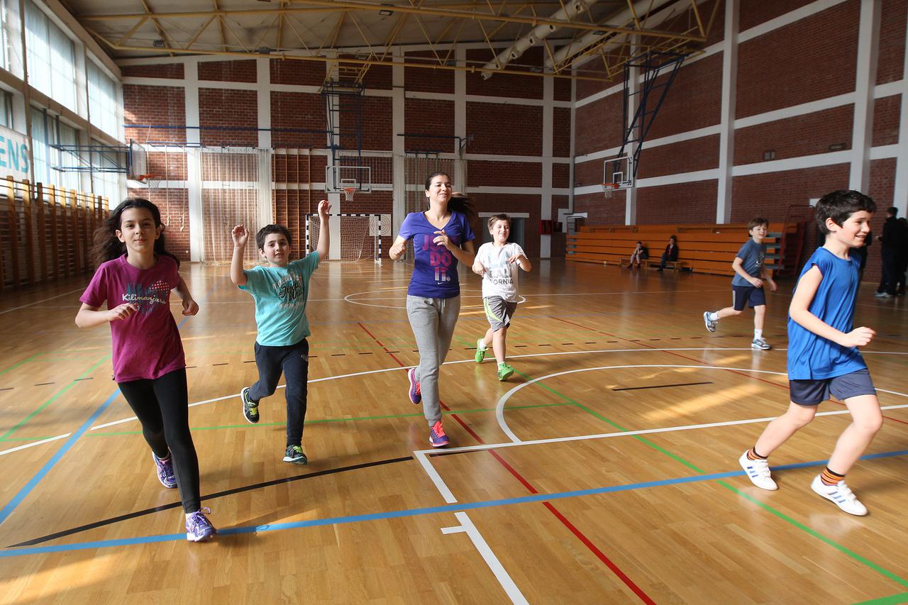 13.02.2015.. Zagreb- Tjelesni odgoj u osnovnoj skoli Matija Gubec na Kneziji. Photo: Boris Scitar/Vecernji list