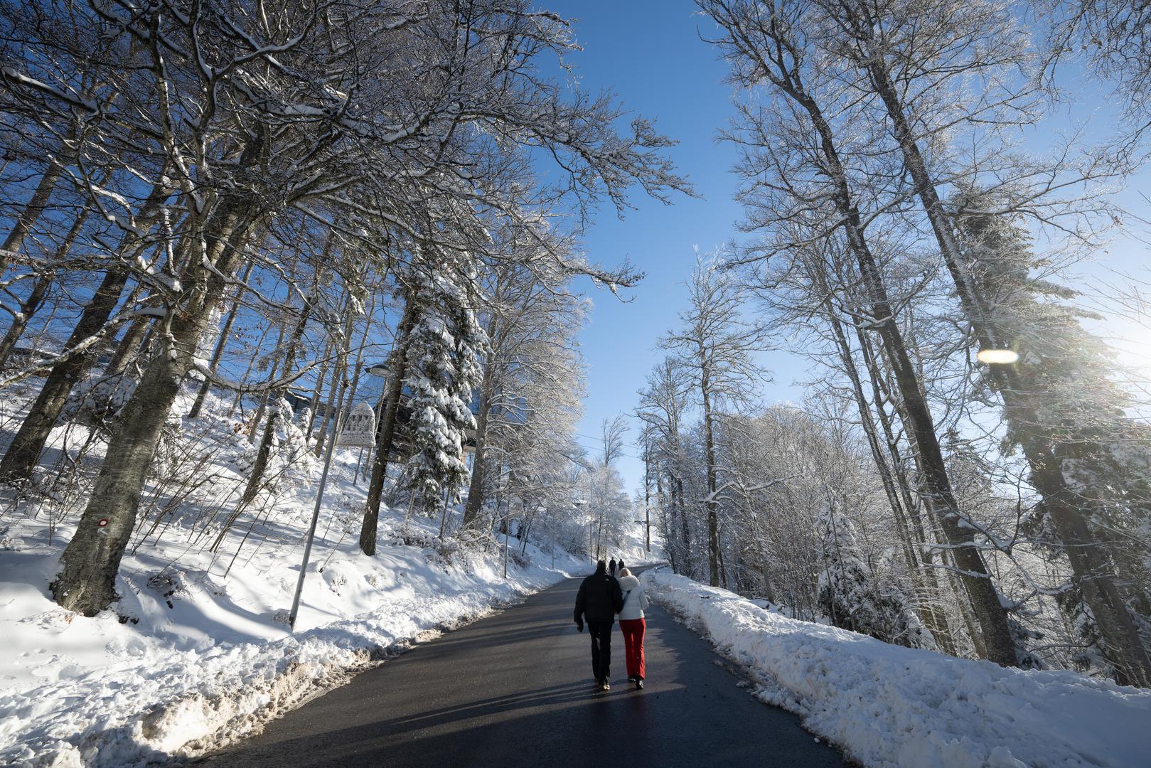 Brojni su građani subotu odlučili provesti na Medvednici na čijem je najvišem vrhu nastala prava idila za ljubitelje zime i snježnih radosti.