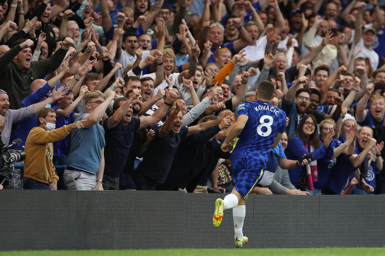 Chelsea v Aston Villa - Premier League - Stamford Bridge