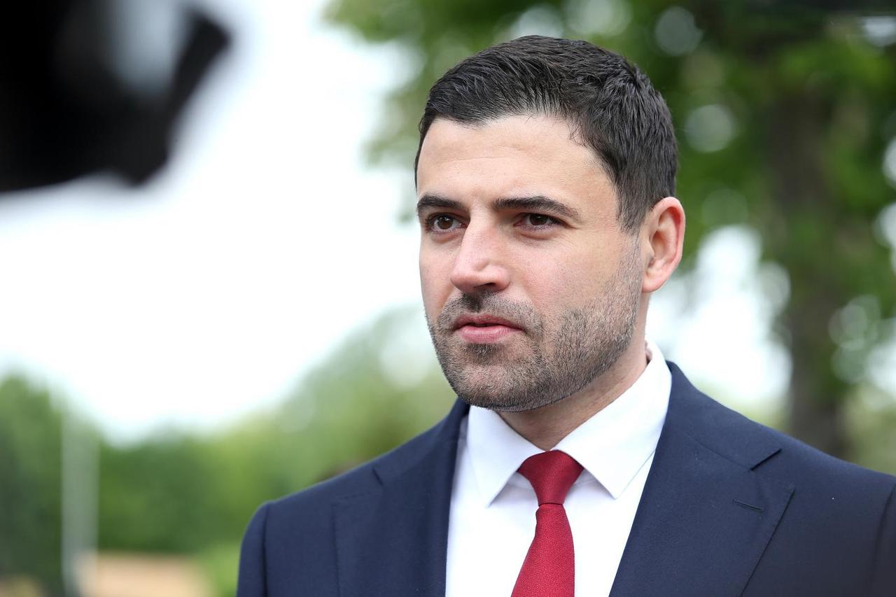 Članovi SDP-a položili vijence na grob Ivice Račana povodom obljetnice smrti
