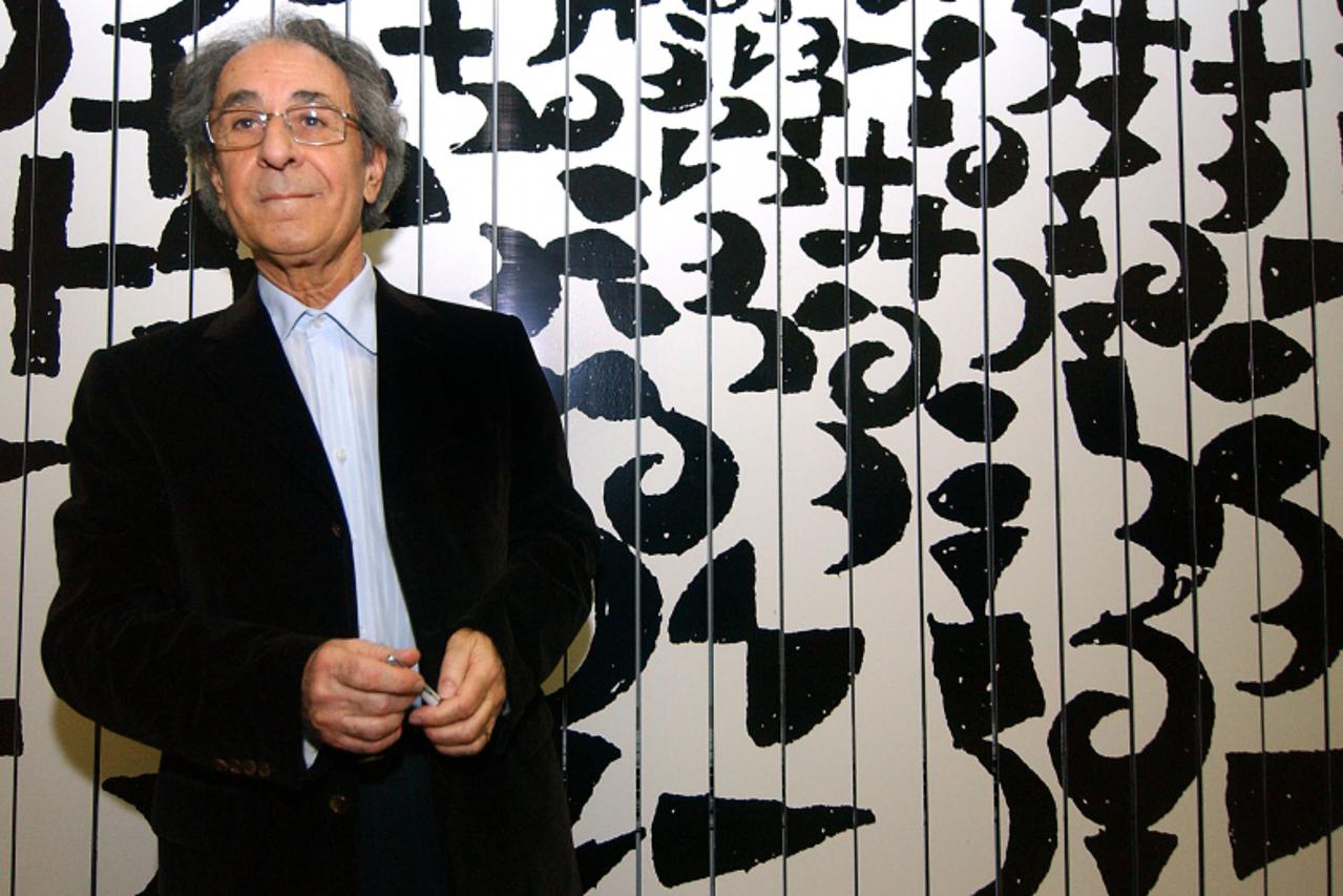 'kultura........zagreb..........23.12.2004. umjetnicki paviljon , otvorenje izlozbe , miroslav sutej foto: IGOR KRALJ'