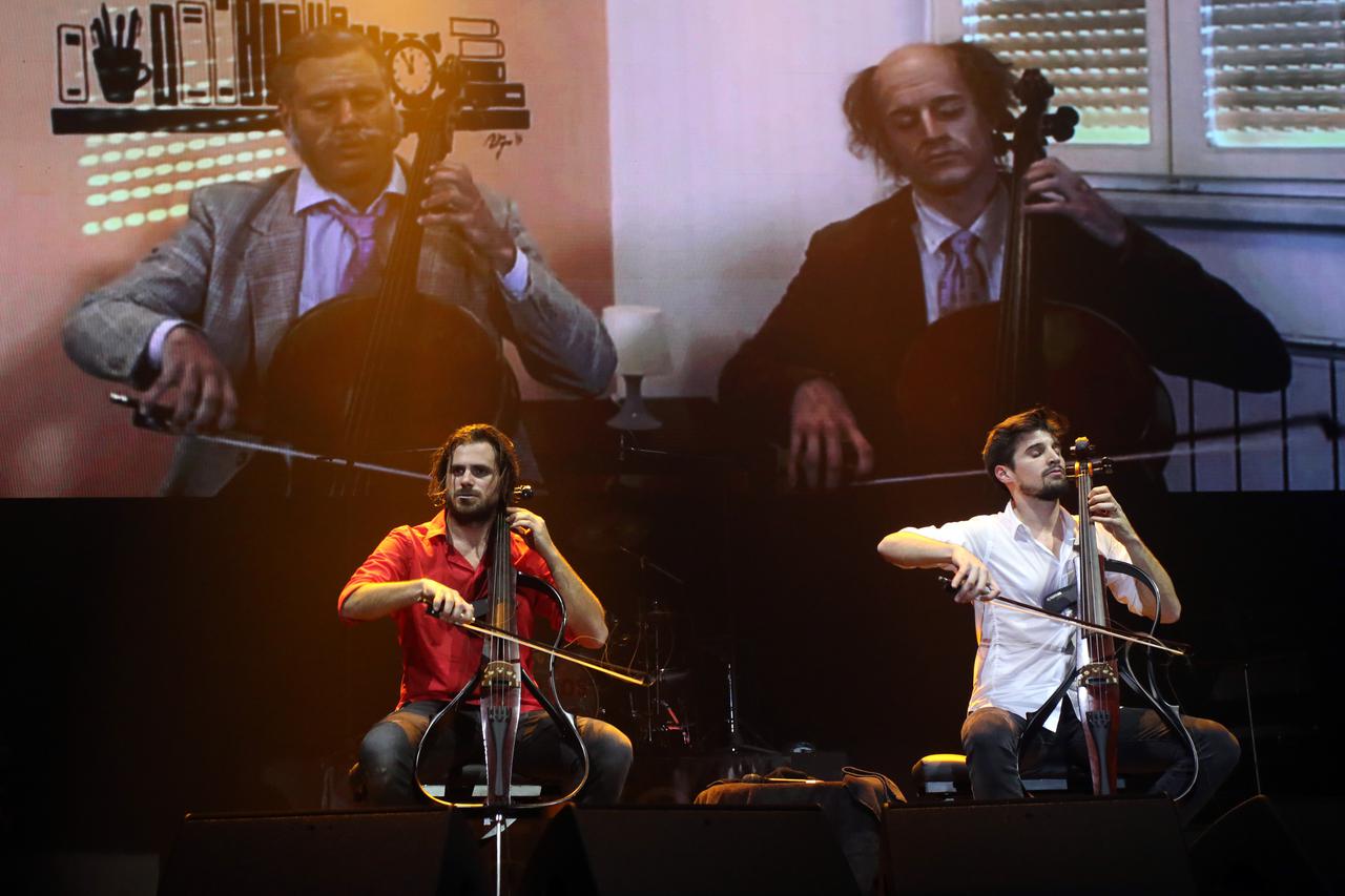2 Cellos
