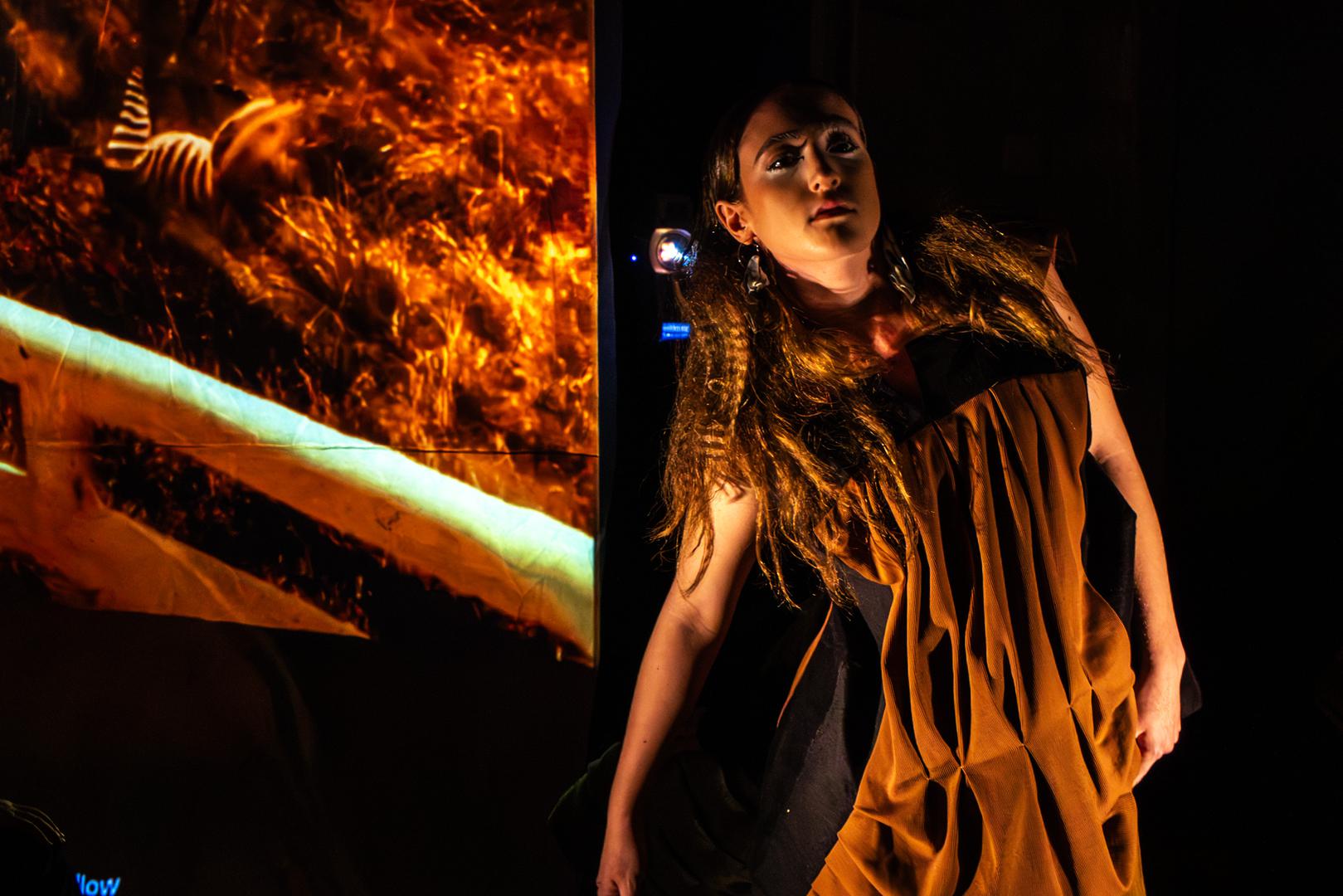 Program Kluba-knjižare nastavlja se u petak, 6. ožujka u 18:30 sati predstavljanjem zbirke poezije Andija Pekice "Eseji o slovima", uoči izložbe "Skica za retrospektivu" koja će se otvoriti iste večeri u 20 sati, neposredno nakon predstavljanja zbirke, u Gradskoj galeriji Pula