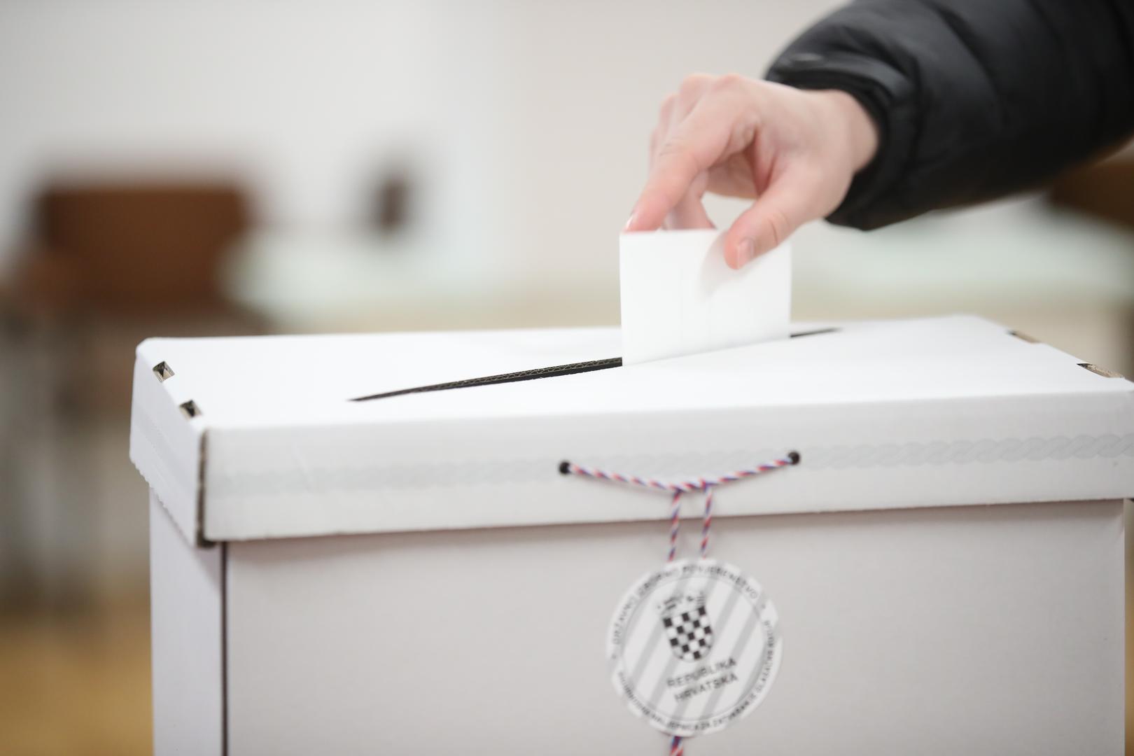 12.12.2025., Zagreb - Od sedam sati otvorena su biralista za izbor predsjednika RH. Photo: Slavko Midzor/PIXSELL