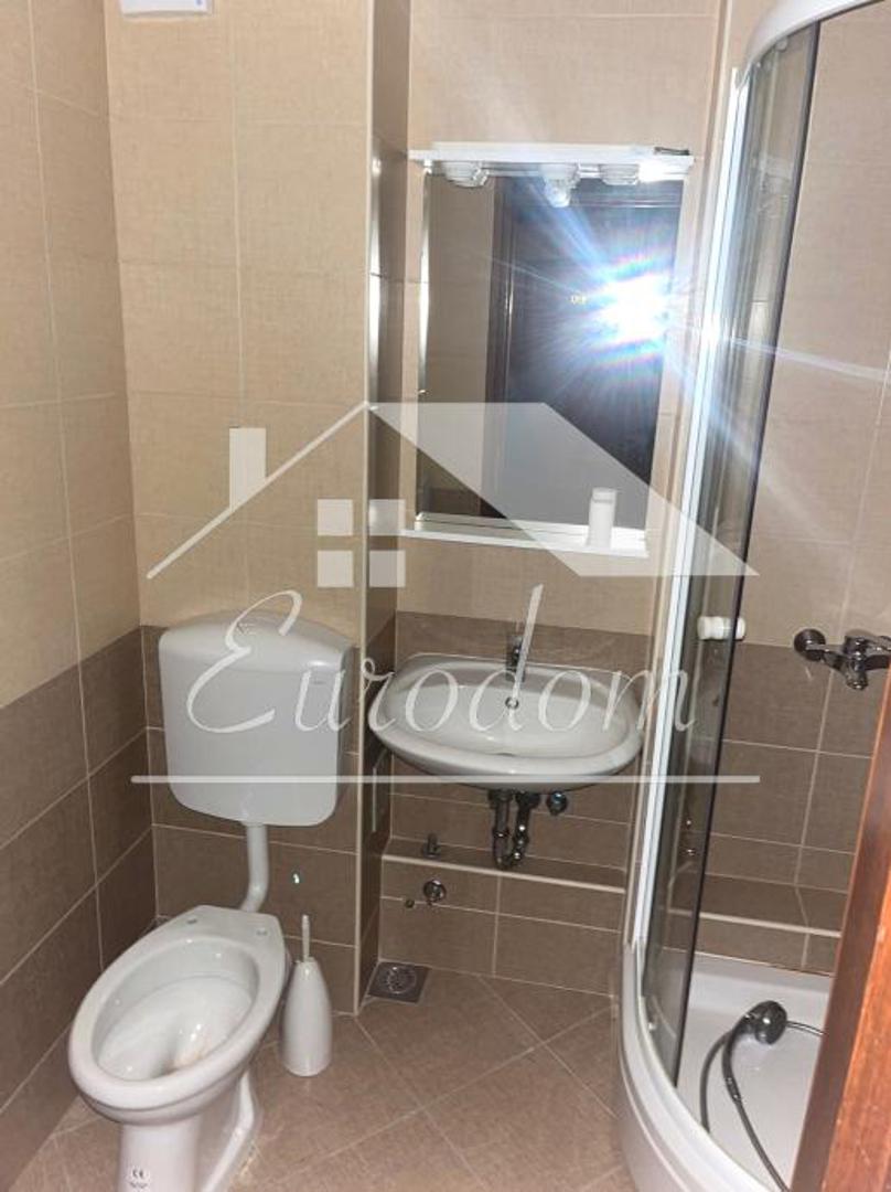 "Za mnoge Ličane, hotel nostalgije za nekim starim dobrim vremenima, kada je Baški 'ljepotan' bio puno više od hotela", prisjetio se prije tri godine i portal Slobodna Lika