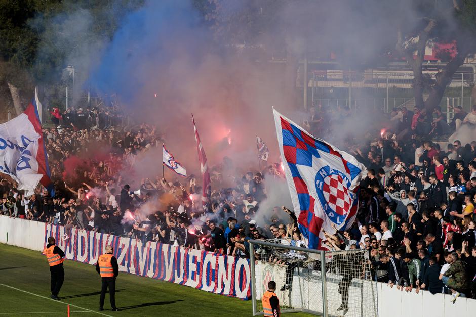 Split: Torcida došla na trening Hajduka kako bi dala podršku igračima pred derbi