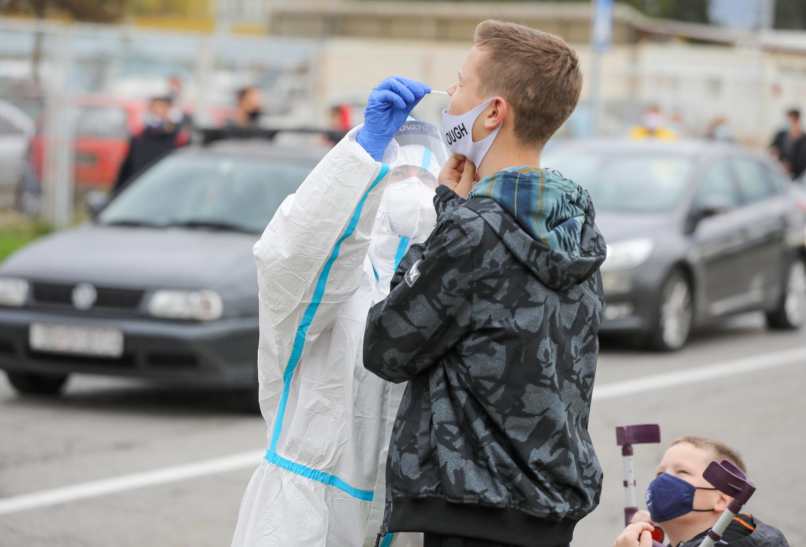 27.10.2020., Zagreb - Gradjani se testiraju na covid na istocnom parkiralistu Zagrebackog velesajma. Photo: Jurica Galoic/PIXSELL