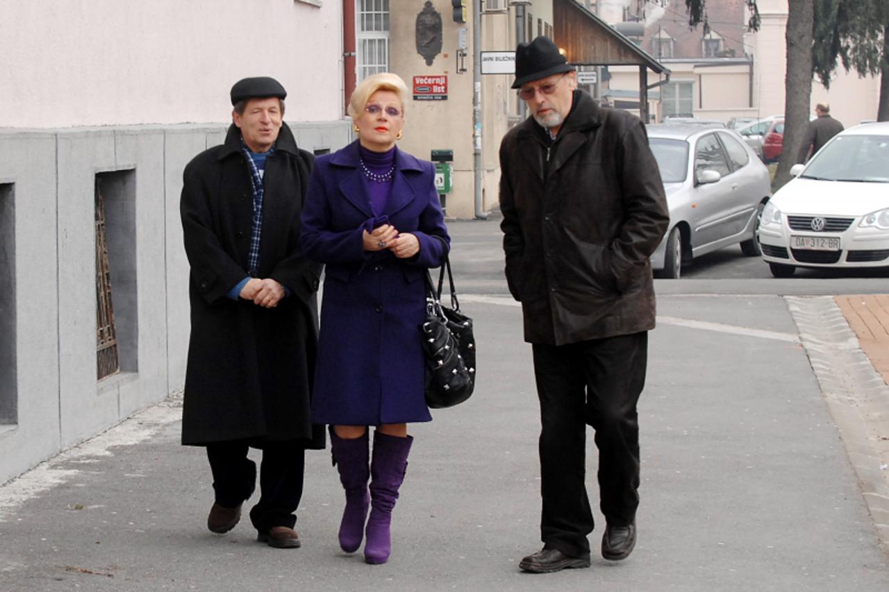 '25.01.2011., Sisak - Podrsku Darivoju Kovacu u njegovom sporu sa direktorom Vodovoda Zeljkom Zuka dala je vesna Balenovic. Photo:Nikola Cutuk/PIXSELL'