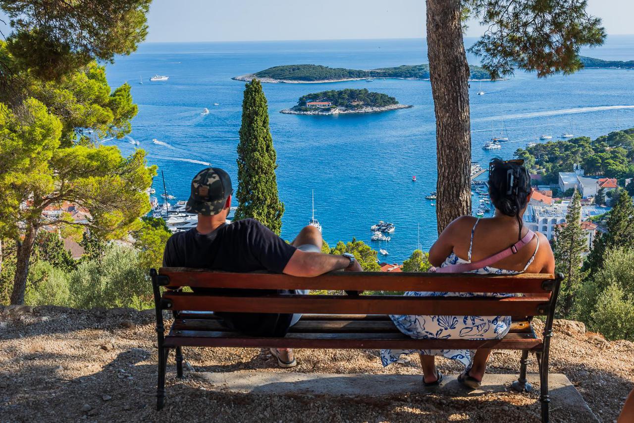 Hvar: Poslijepodnevne panorame sa tvrđave Španjola na grad Hvar i Paklene Otoke