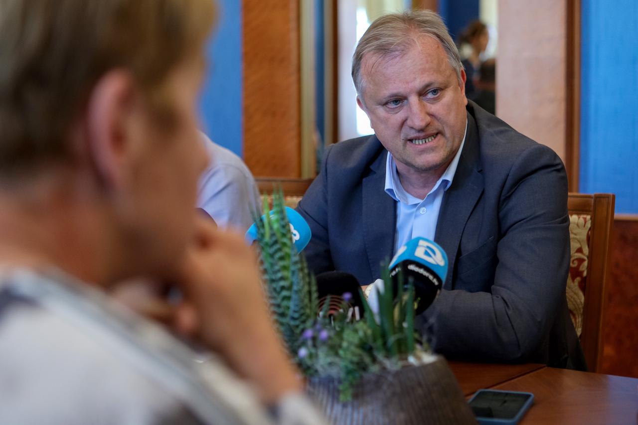 Zadar: Gradonačelnik Branko Dukić održao sastanak s predstavnicima klubova gradskih vijećnika
