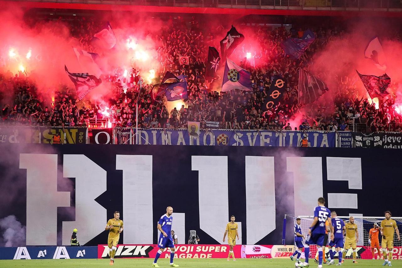 Dinamo i Hajduk u utakmici Superkupa na stadionu u Maksimiru