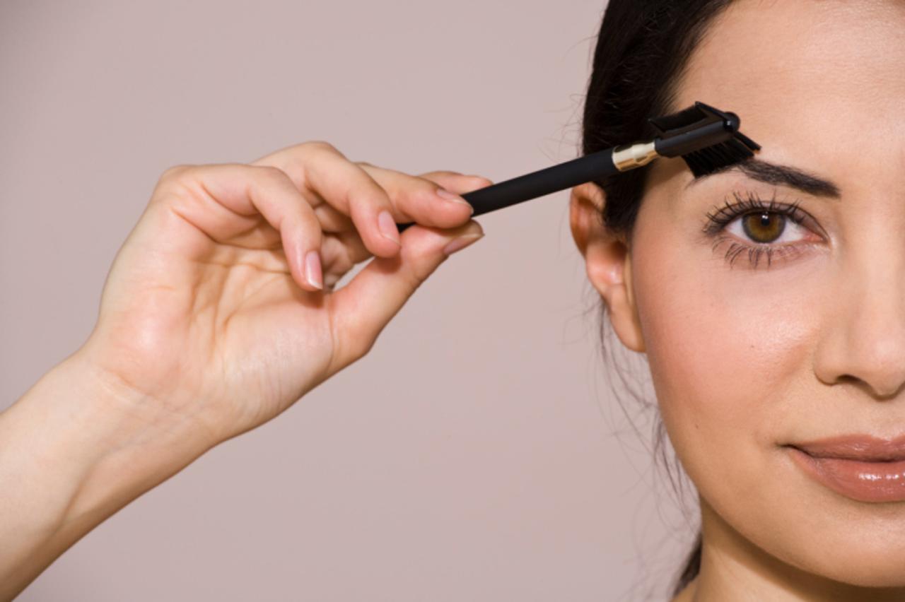 Obrve, čupanje obrva