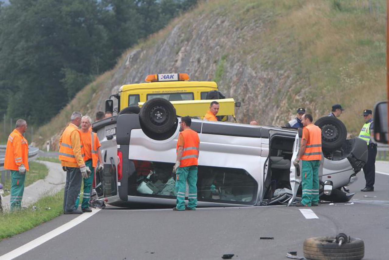 kombi, autocesta, prometna nesreća (1)