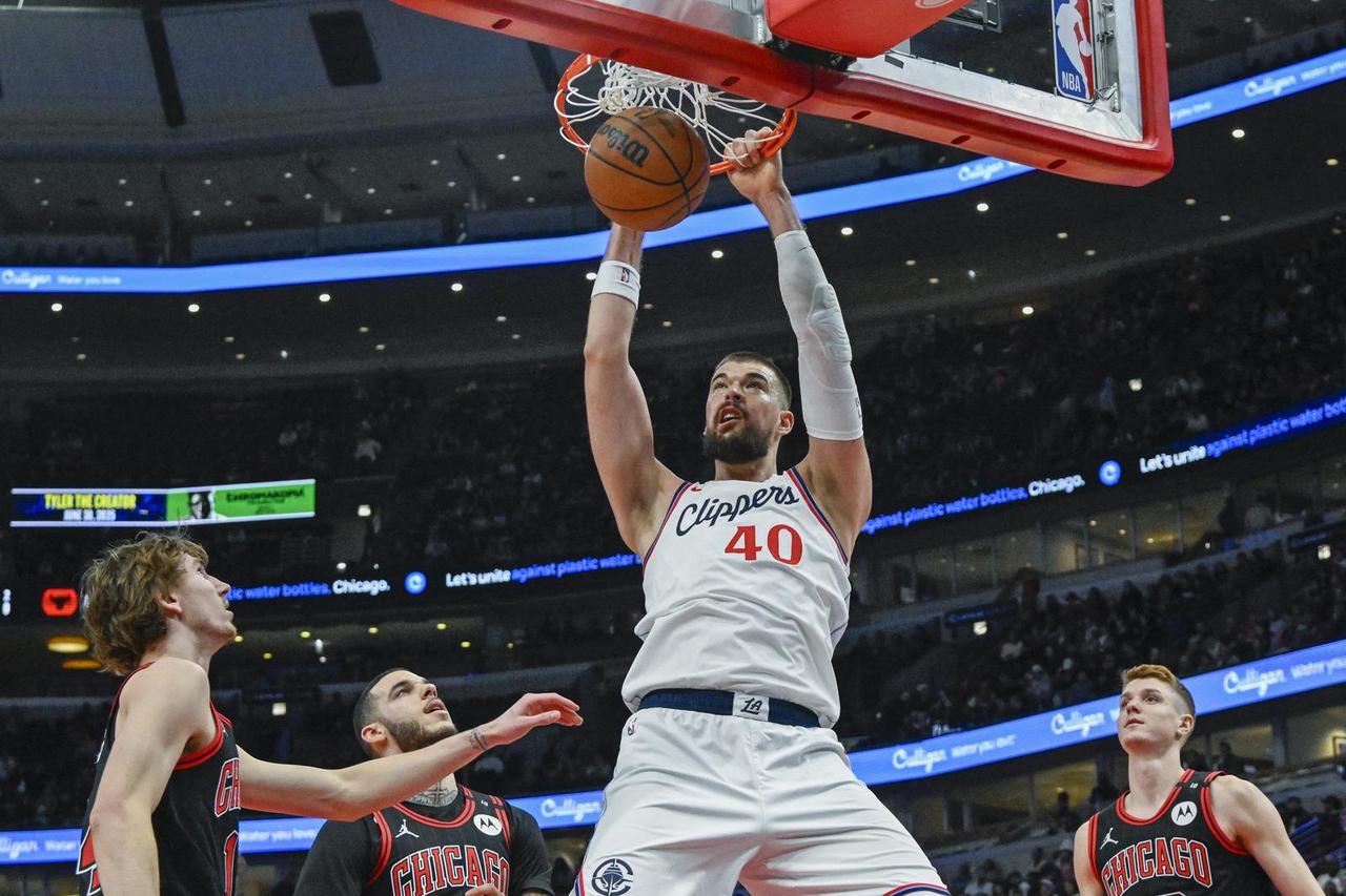 NBA: Los Angeles Clippers at Chicago Bulls