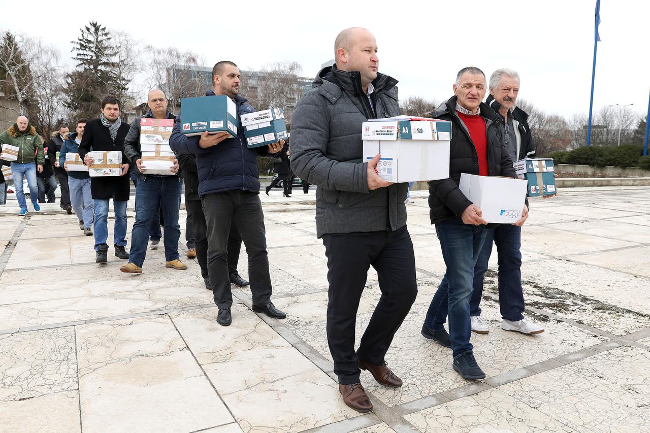 Taksisti optužuju Olega Butkovića da obmanjuje javnost