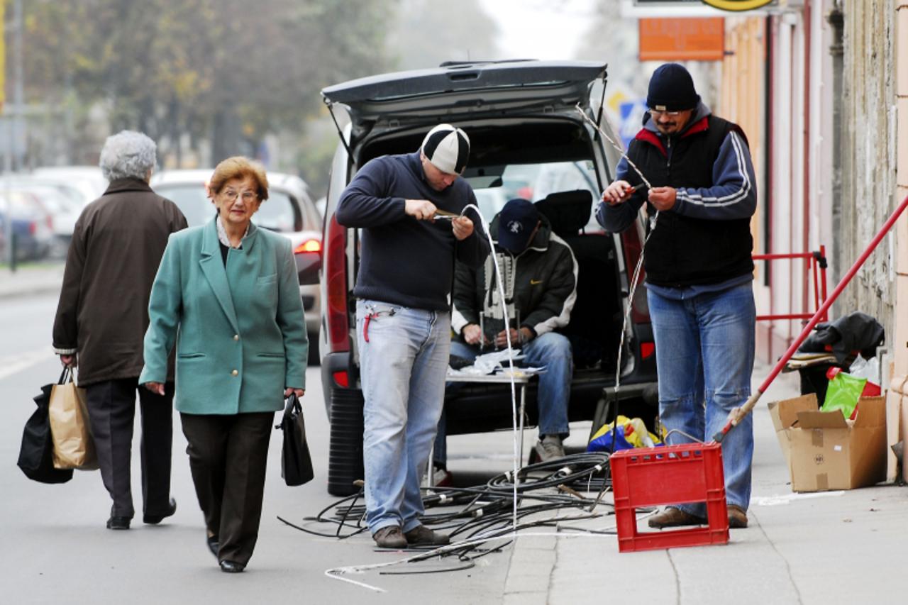 'varazdin/medjimurje, 10.03.2010., varazdin, ilustracija, priprema kablova za mijenjanje starih internet i telefon kablova Photo: Marko Jurinec/PIXSELL'
