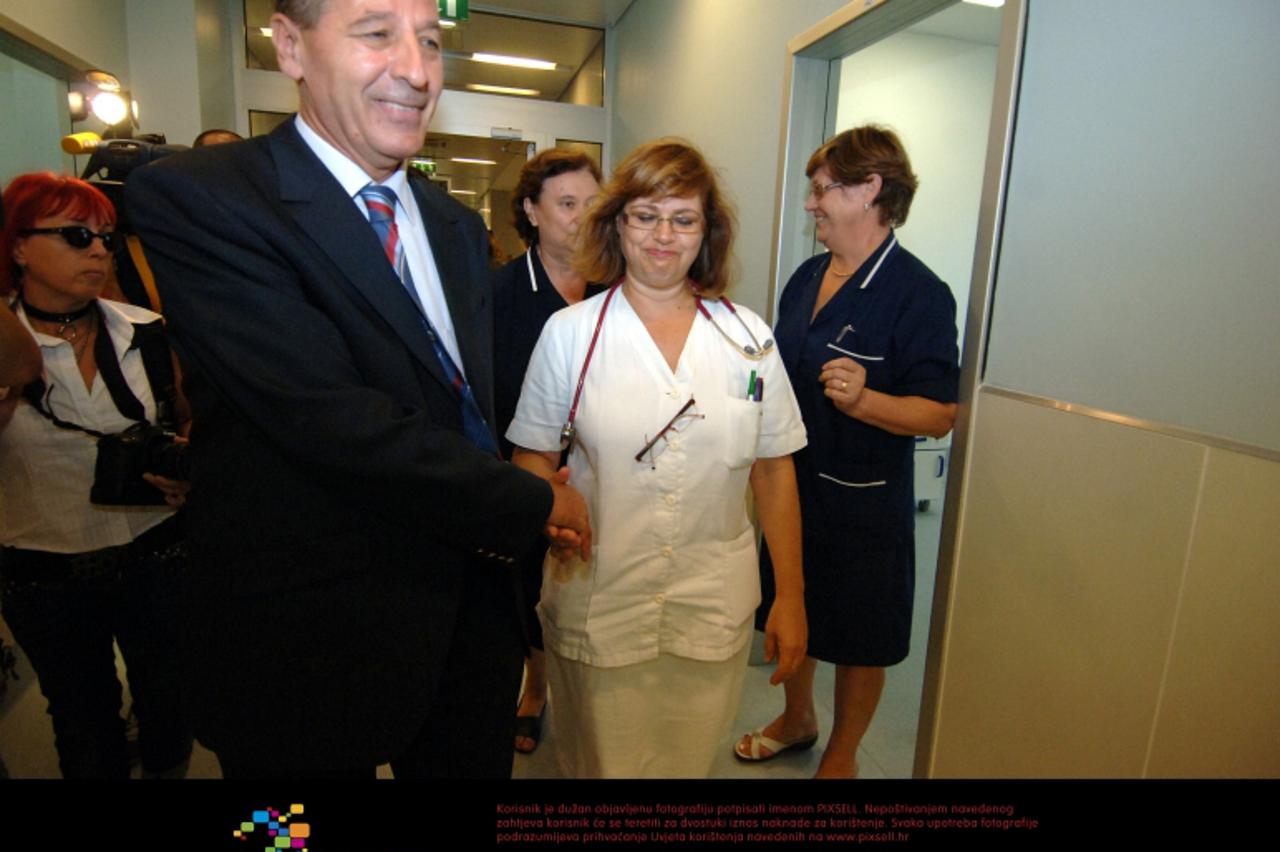 \'23.09.2009., Split - Dr. Dujomir Marasovic, ravnatelj splitskog KBC-a i splitski sef HDZ-a, pozvao je sve medije, zainteresirane gradjane Splita, ali i samog gradonacelnika Keruma da u deset sati ob