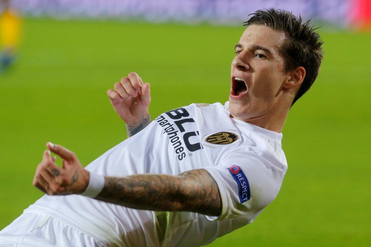 Santi Mina