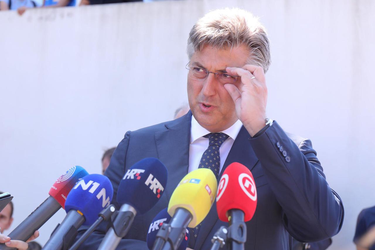 Premijer Andrej Plenković obratio se medijima u Supetru na Braču